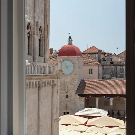 Square View-heritage Lejlighed