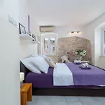 Square View-heritage Apartment *