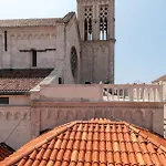 Apartment Square View-heritage