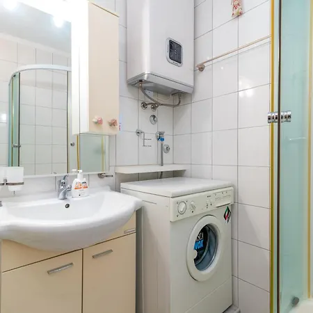 Square View-heritage Apartman *