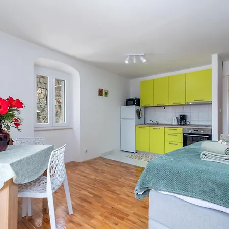 Square View-heritage Apartman Trogir