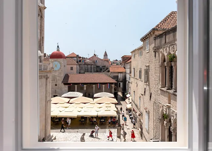Square View-heritage * Traù