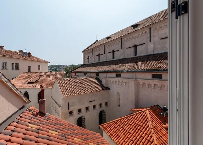 Square View-heritage * Traù